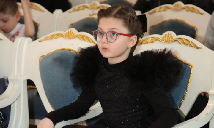 Fiica cea mare a actorilor Aliona Triboi si Ghenadie Galca a implinit 10 ani! Vezi cum a inceput dimineata Ruxandei de ziua sa de nastere: „A trebuit sa astepte un timp pana cand paznicul a deschis scoala” - FOTO Fiica cea mare a actorilor Aliona Triboi si Ghenadie Galca a implinit 10 ani! Vezi cum a inceput dimineata Ruxandei de ziua sa de nastere: „A trebuit sa astepte un timp pana cand paznicul a deschis scoala” - FOTO