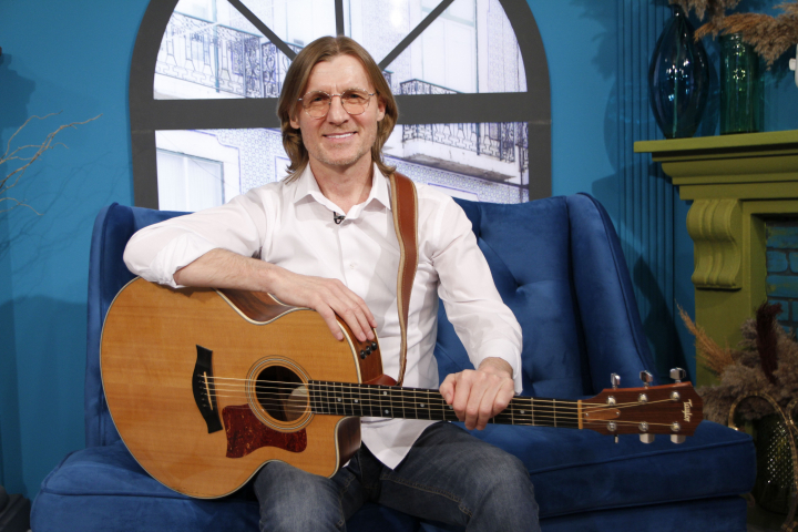 Ion Razza revine in forta cu o noua piesa! Vezi cum suna aceasta, dar si ce planuri are interpretul pentru viitorul apropiat: „Este o piesa de care sunt mandru, o piesa tinereasca” - VIDEO Ion Razza revine in forta cu o noua piesa! Vezi cum suna aceasta, dar si ce planuri are interpretul pentru viitorul apropiat: „Este o piesa de care sunt mandru, o piesa tinereasca” - VIDEO