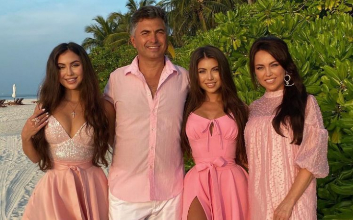 Parca e sora mai mare! Vezi cum a fost surprinsa mama Marinelei Bezer de ziua ei de nastere - FOTO/VIDEO Parca e sora mai mare! Vezi cum a fost surprinsa mama Marinelei Bezer de ziua ei de nastere - FOTO/VIDEO