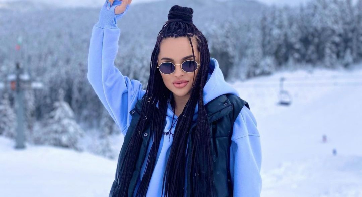 Mihaela Cavcaliuc a ajuns sub bisturiu si nu se opreste aici! Afla de ce bloggerita si-a dorit o fata noua, dar si ce operatie estetica isi va face peste cateva luni: „Important este ca mama ma sustine” - VIDEO Mihaela Cavcaliuc a ajuns sub bisturiu si nu se opreste aici! Afla de ce bloggerita si-a dorit o fata noua, dar si ce operatie estetica isi va face peste cateva luni: „Important este ca mama ma sustine” - VIDEO