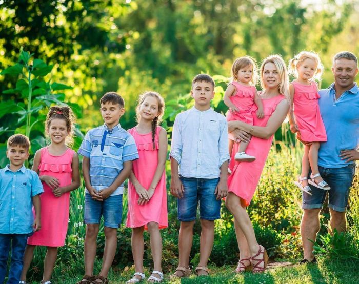 Sarbatoare in familia Carnat! Vezi cum a fost surprinsa Tea dis-de-dimineata: „Tu esti un inger pe pamant” - VIDEO