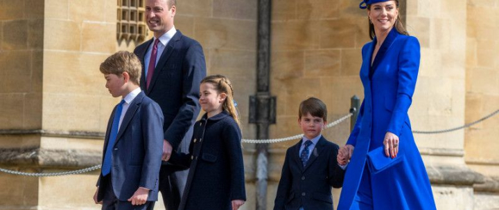 Printesa Charlotte, moment hilar in timp ce participa la slujba de Paste. Reactia pustoaicei cand s-a uitat la fratele ei - FOTO Printesa Charlotte, moment hilar in timp ce participa la slujba de Paste. Reactia pustoaicei cand s-a uitat la fratele ei - FOTO