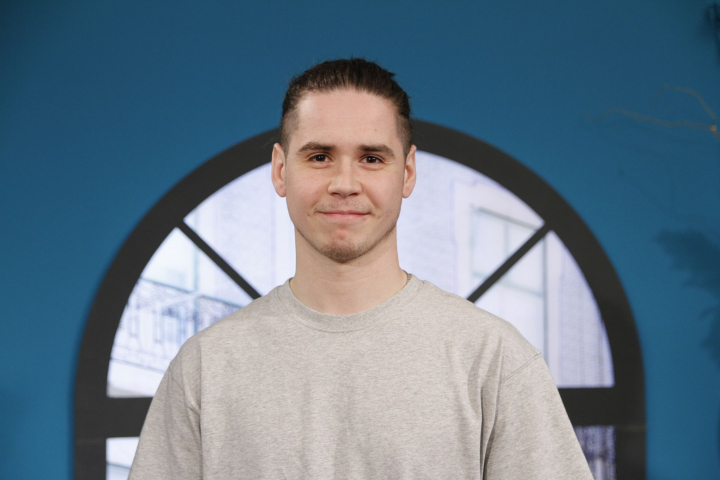 Are un job stabil la birou, dar reuseste sa lanseze piese noi! Satoshi: „Eu is nebun dupa muzica” - VIDEO Are un job stabil la birou, dar reuseste sa lanseze piese noi! Satoshi: „Eu is nebun dupa muzica” - VIDEO