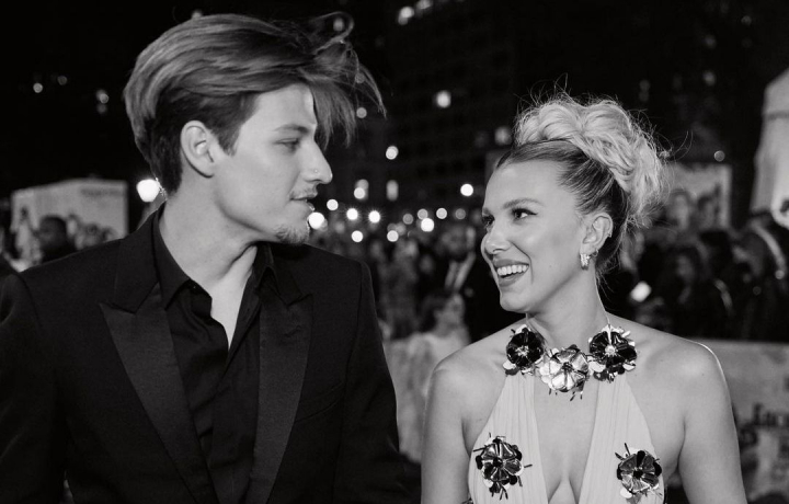 Millie Bobby Brown si fiul lui Bon Jovi s-au logodit. Cum au dat vestea cea mare fanilor: „Te-am iubit trei veri” - FOTO Millie Bobby Brown si fiul lui Bon Jovi s-au logodit. Cum au dat vestea cea mare fanilor: „Te-am iubit trei veri” - FOTO