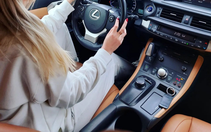 Si-a cumparat un bolid de lux! Vezi interpreta de muzica populara care s-a rasfatat inaintea sarbatorilor pascale - FOTO Si-a cumparat un bolid de lux! Vezi interpreta de muzica populara care s-a rasfatat inaintea sarbatorilor pascale - FOTO