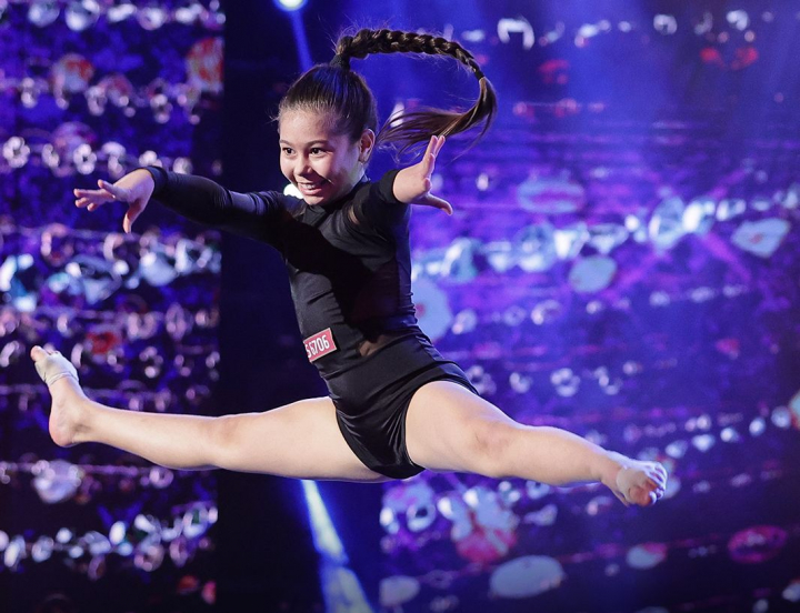 Cine este Sofia Munteanu, eleva de 11 ani care a facut show pe scena Romanii au Talent cu dansul ei contemporan - VIDEO Cine este Sofia Munteanu, eleva de 11 ani care a facut show pe scena Romanii au Talent cu dansul ei contemporan - VIDEO