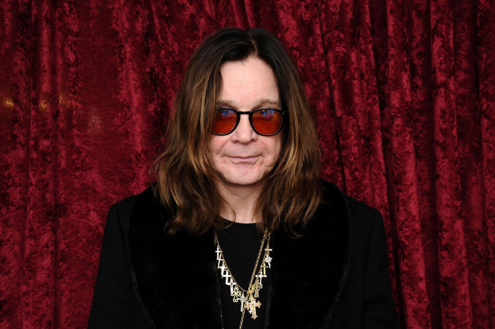 Ozzy Osbourne, aparitie ingrijoratoare in public. La 74 de ani, lupta cu boala Parkinson - FOTO Ozzy Osbourne, aparitie ingrijoratoare in public. La 74 de ani, lupta cu boala Parkinson - FOTO