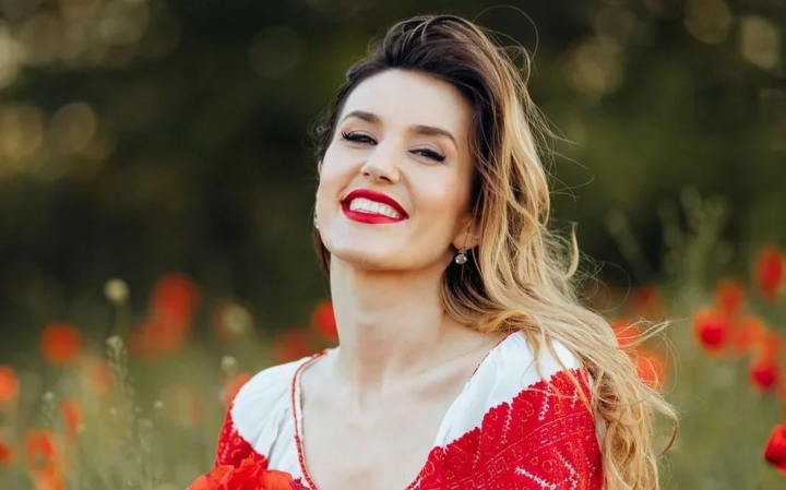 Cu ce barbat celebru ar repopula planeta, dar si de la cine si-ar dori un autograf? Interpreta Tatiana Heghea a fost luata la intrebari - VIDEO Cu ce barbat celebru ar repopula planeta, dar si de la cine si-ar dori un autograf? Interpreta Tatiana Heghea a fost luata la intrebari - VIDEO