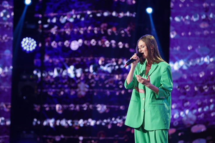 La 13 ani, Alexia Vay a vrajit juriul de la Romanii au Talent! Vezi cat de frumos a interpretat, aceasta, piesa „Dulcea si tandra mea fiara” - VIDEO La 13 ani, Alexia Vay a vrajit juriul de la Romanii au Talent! Vezi cat de frumos a interpretat, aceasta, piesa „Dulcea si tandra mea fiara” - VIDEO