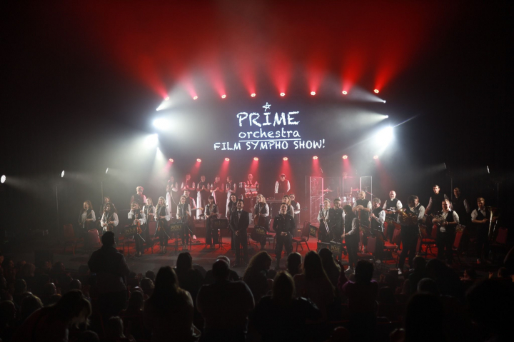 Melodiile lui Eminem, Bon Jovi, Depeche Mode au sunat altfel pe scena Palatului National! Prime Orchestra a oferit un rock sympho show de exceptie. Vezi cum a fost atmosfera - VIDEO