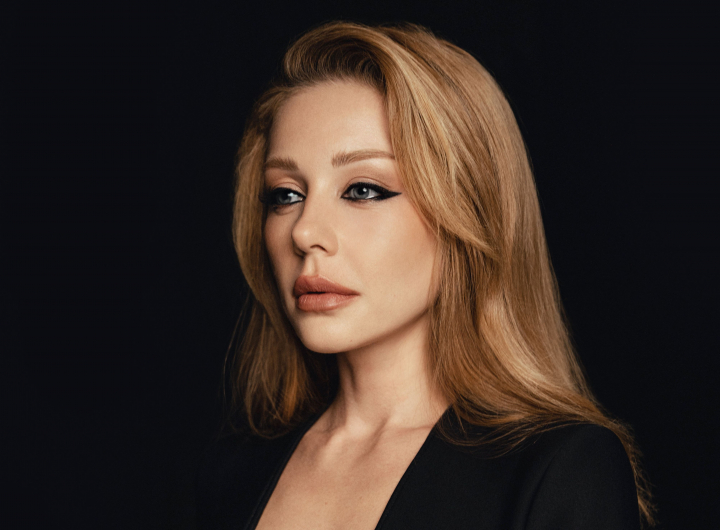 A cantat pentru prima data in doua limbi! Tina Karol a lansat videoclipui piesei „HONEY” - VIDEO A cantat pentru prima data in doua limbi! Tina Karol a lansat videoclipui piesei „HONEY” - VIDEO
