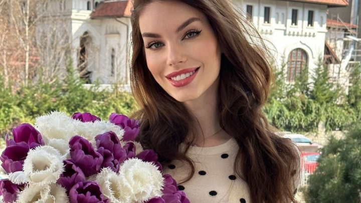Miss Odesa face furori la Bucuresti. Cum pozeaza ucraineanca in fata cladirilor istorice din capitala - FOTO Miss Odesa face furori la Bucuresti. Cum pozeaza ucraineanca in fata cladirilor istorice din capitala - FOTO