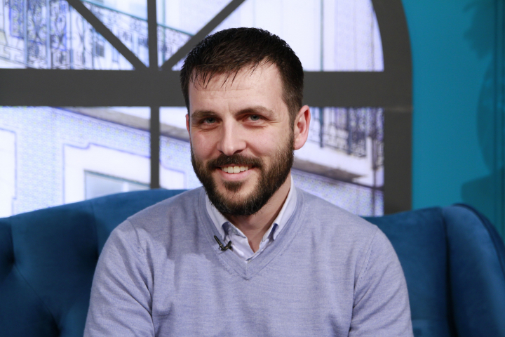 „Cu cat mai mult oferi, cu atat mai mult ti se da”. Elias Tadeus a cucerit juriul de la Romanii au Talent! Vezi ce l-a determinat sa participe, dar si ce ganduri din Univers a povestit  - VIDEO