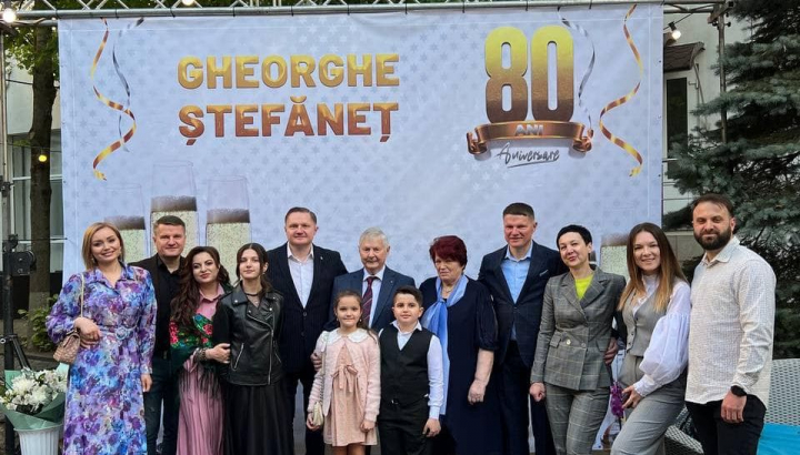 La multi ani, Gheorghe Stefanet! La ai sai 80 de ani, instrumentistul este intr-o forma fizica minunata. Afla care este secretul sau, dar si ce sarbatoare i-au organizat fiii sai - VIDEO
