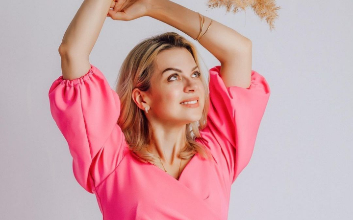 Marina Carnat - sesiune foto adorabila cu burtica de graviduta! Vezi cum a pozat bloggerita: „Cata gingasie” - FOTO Marina Carnat - sesiune foto adorabila cu burtica de graviduta! Vezi cum a pozat bloggerita: „Cata gingasie” - FOTO