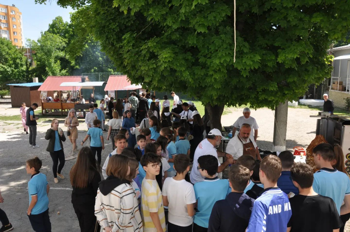 Festival culinar - la a treia editie! Vezi ce bucate traditionale turcesti s-au gatit la un liceu din capitala - VIDEO