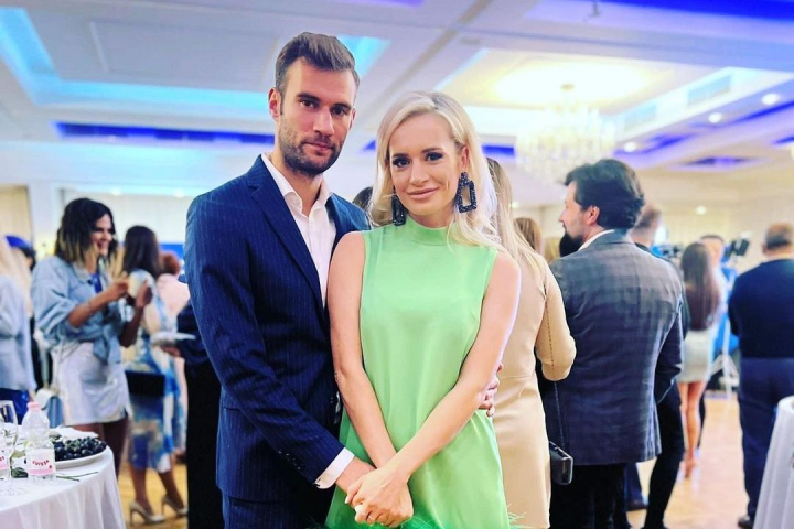 „Nu avem 99 de cumetri. Avem doar doi”! Vezi cum a avut loc cumetria micutei Carla, dar si cum se descurca Anisoara Loghin si Radu Ginsari in calitate de parinti - VIDEO „Nu avem 99 de cumetri. Avem doar doi”! Vezi cum a avut loc cumetria micutei Carla, dar si cum se descurca Anisoara Loghin si Radu Ginsari in calitate de parinti - VIDEO