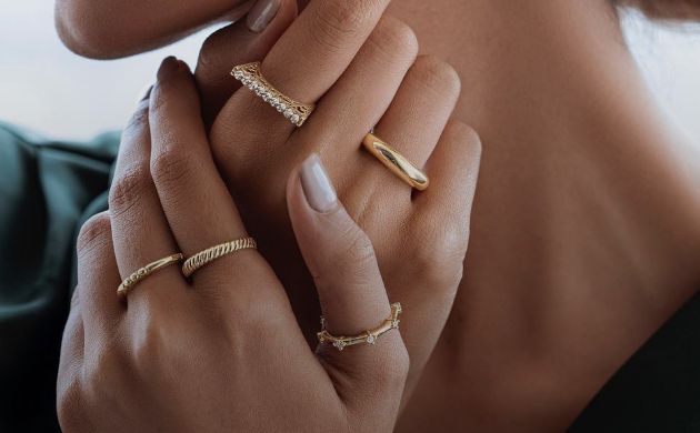 Fii speciala cu o bijuterie de lux! Profita de reducerile de pana la -20% la colectia de verighete de la Ev Gold: „Avem si o oferta speciala pentru tinerii insurati” - VIDEO Fii speciala cu o bijuterie de lux! Profita de reducerile de pana la -20% la colectia de verighete de la Ev Gold: „Avem si o oferta speciala pentru tinerii insurati” - VIDEO