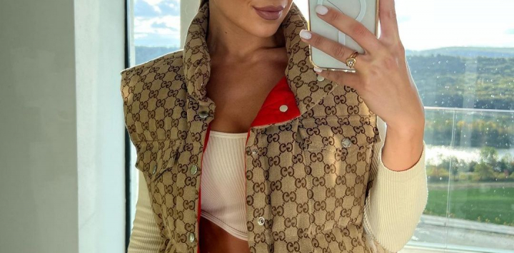 O bloggerita de la noi - asemanare izbitoare cu Jennifer Lopez! Internautii au asaltat-o cu aprecieri si comentarii - FOTO