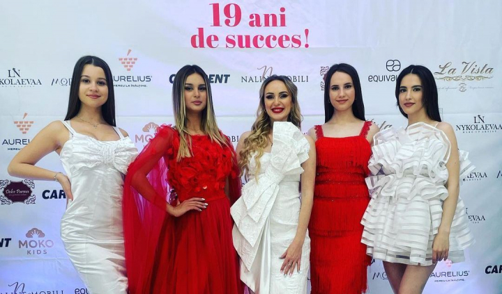 O revista de top de la noi a implinit 19 ani! Vezi cum au marcat invitatii aniversarea, dar si ce dress-code au avut - VIDEO