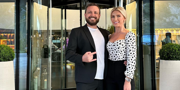 Si-au spus primul „Te iubesc” intr-un loc extrem de romantic! Afla de la omul de afaceri, Bogdan Ghies, cum a reusit sa o cucereasca pe Olga Tapordei - VIDEO Si-au spus primul „Te iubesc” intr-un loc extrem de romantic! Afla de la omul de afaceri, Bogdan Ghies, cum a reusit sa o cucereasca pe Olga Tapordei - VIDEO