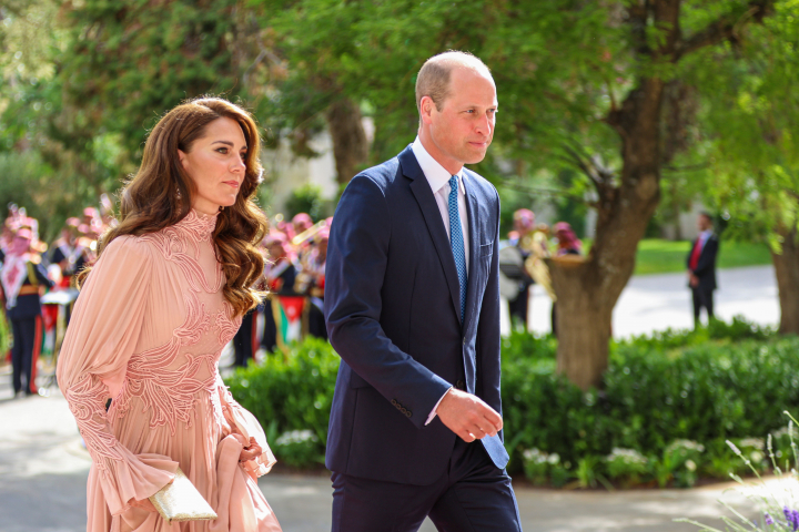 Ce rochie spectaculoasa a purtat Kate Middleton la nunta printului mostenitor al Iordaniei