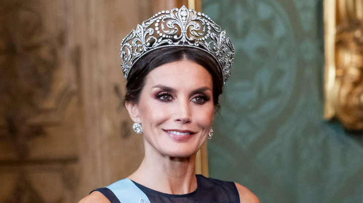 Cum arata regina Letizia acum 19 ani, in ziua nuntii cu Felipe al Spaniei. Fosta jurnalista a purtat o rochie de 8 milioane de dolari - FOTO Cum arata regina Letizia acum 19 ani, in ziua nuntii cu Felipe al Spaniei. Fosta jurnalista a purtat o rochie de 8 milioane de dolari - FOTO