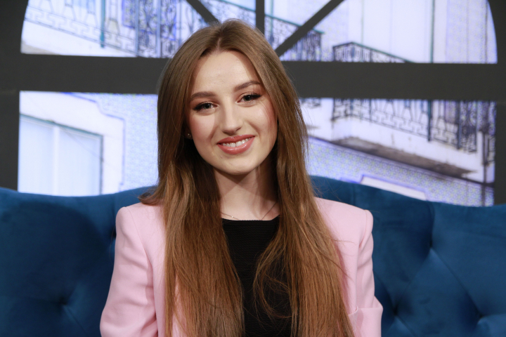 Prima ei piesa are peste 100 de mii de vizualizari! Fata cu acordeonul, Reghina-Alexandrina: „A fost o combinatie din inspiratie, dar si munca cu profesoara mea” - VIDEO Prima ei piesa are peste 100 de mii de vizualizari! Fata cu acordeonul, Reghina-Alexandrina: „A fost o combinatie din inspiratie, dar si munca cu profesoara mea” - VIDEO