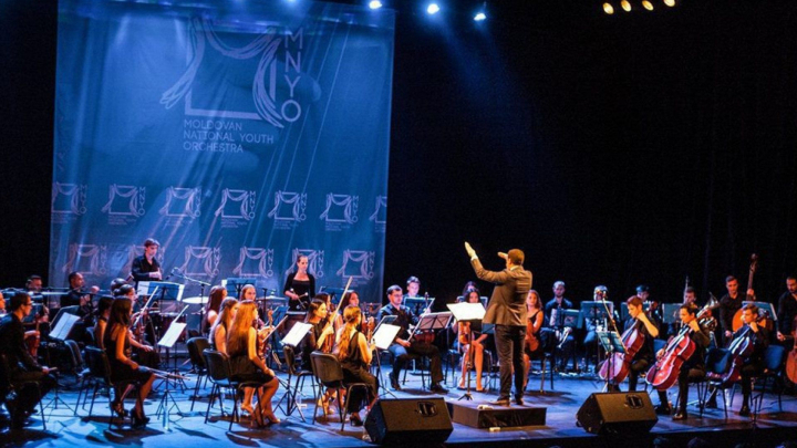 Moldovan National Youth Orchestra pregateste ceva frumos pentru fanii sai! Vezi cum au loc repetitiile: „Pe spectatori la concert ii asteapta multa...” - VIDEO
