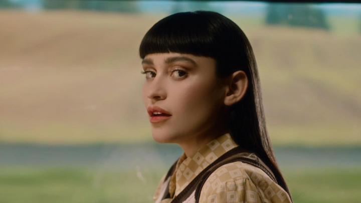 Irina Rimes a dat lovitura! Interpreta a lansat o piesa si videoclip cu David Ciente, inspirata de pe versurile lui Eminescu - VIDEO Irina Rimes a dat lovitura! Interpreta a lansat o piesa si videoclip cu David Ciente, inspirata de pe versurile lui Eminescu - VIDEO