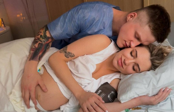 Viata bate filmul! Bloggerul cu peste 3 milioane de urmaritori, care a ramas fara un picior, a devenit tata! Vezi primele imagini cu nou-nascutul - FOTO Viata bate filmul! Bloggerul cu peste 3 milioane de urmaritori, care a ramas fara un picior, a devenit tata! Vezi primele imagini cu nou-nascutul - FOTO