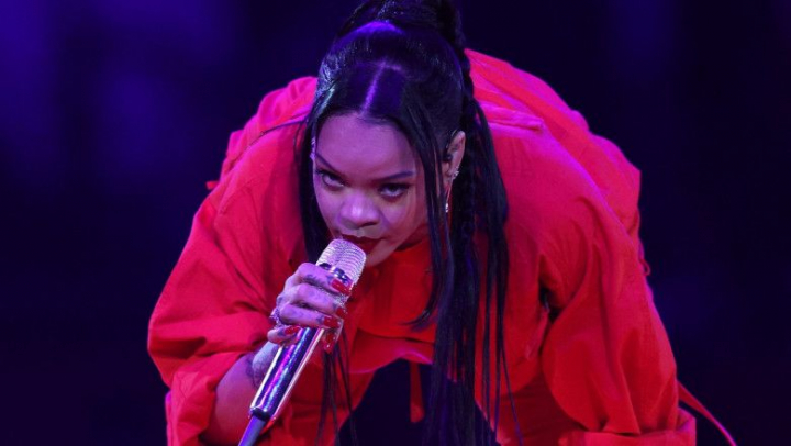 Alerta de securitate la casa Rihannei, dupa ce un barbat a venit sa o ceara in casatorie Alerta de securitate la casa Rihannei, dupa ce un barbat a venit sa o ceara in casatorie