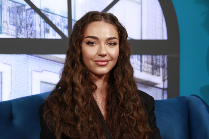 E frumoasa si talentata! Descoper-o pe Emilis Tira, o tanara interpreta de la noi: „Primul meu start a fost in Romania...” - VIDEO E frumoasa si talentata! Descoper-o pe Emilis Tira, o tanara interpreta de la noi: „Primul meu start a fost in Romania...” - VIDEO