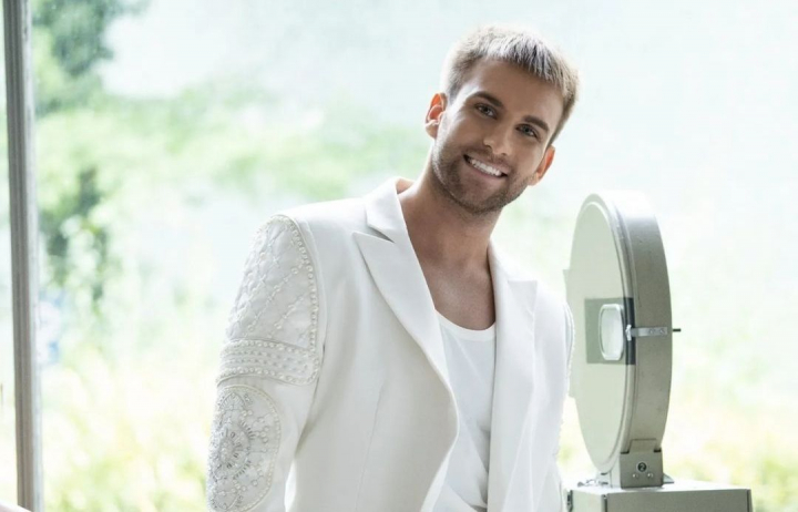 Ionel Istrati - aparitie pe strazile din Paris! Vezi ce tinuta a ales sa poarte - FOTO Ionel Istrati - aparitie pe strazile din Paris! Vezi ce tinuta a ales sa poarte - FOTO