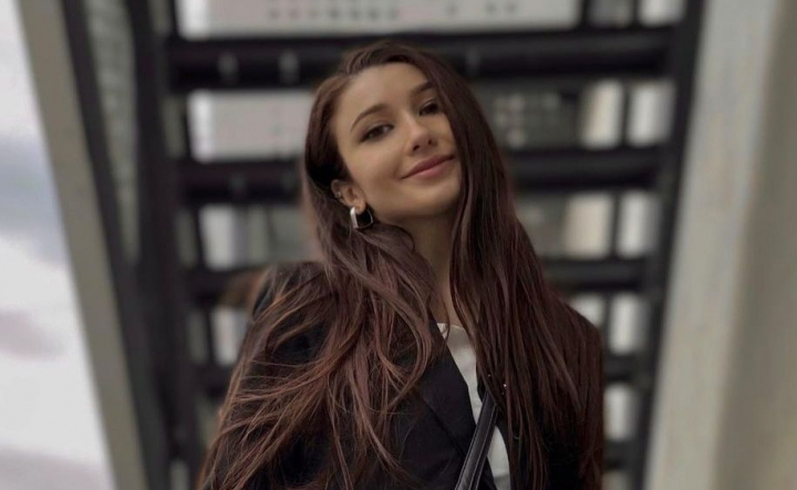 Manichiurista care lucreaza in tacere! Afla povestea Vasilitei Coca, surdomuta de la nastere, dar care iubeste si isi traieste viata cu maxima intensitate: „Este o fata care nu stie ce e rautatea, anume modestia ei se manifesta prin clienti” - VIDEO Manichiurista care lucreaza in tacere! Afla povestea Vasilitei Coca, surdomuta de la nastere, dar care iubeste si isi traieste viata cu maxima intensitate: „Este o fata care nu stie ce e rautatea, anume modestia ei se manifesta prin clienti” - VIDEO