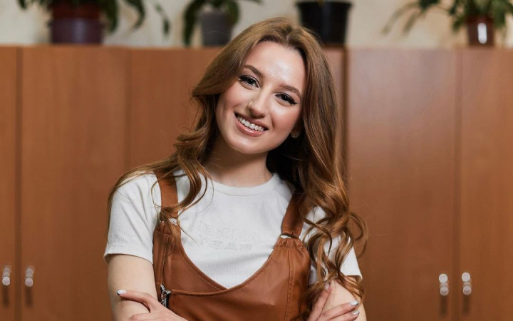 Reghina Alexandrina – in forfota pregatirilor pentru bal! Vezi ce tinuta si-a ales interpreta pentru evenimentul sau - VIDEO Reghina Alexandrina – in forfota pregatirilor pentru bal! Vezi ce tinuta si-a ales interpreta pentru evenimentul sau - VIDEO