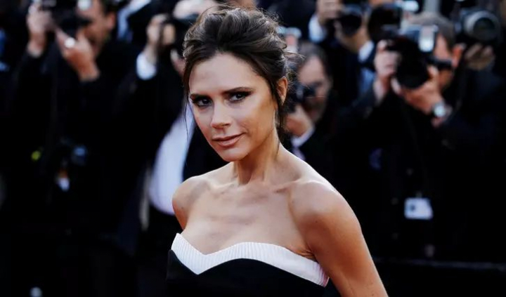 Descopera cum are grija Victoria Beckham de tenul sau. Procedura costa peste 800 de dolari
Descopera cum are grija Victoria Beckham de tenul sau. Procedura costa peste 800 de dolari