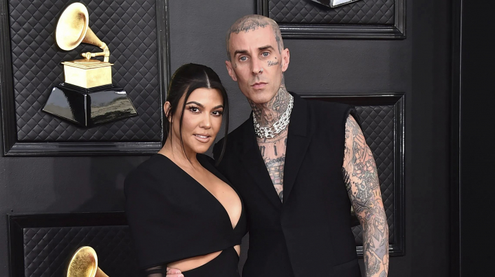 Kourtney Kardashian si-a anuntat sotul ca e insarcinata in timp ce acesta se afla in toiul unui concert. Momentul a fost de-a dreptul emotionant - FOTO