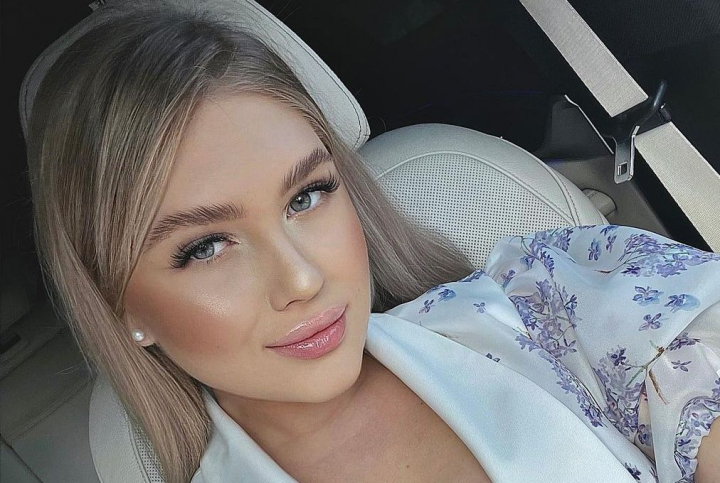 Vlada Botan are din nou fluturi in stomac! Imaginea care i-a pus pe ganduri pe fanii bloggeritei. Cine este alesul inimii?