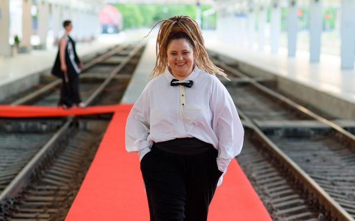 Dupa 10 ani, Cristina Miron a scapat de dreaduri! Vezi ce a povestit bloggerita: „Am inteles ca sau raman fara par, sau mi le scot” - VIDEO Dupa 10 ani, Cristina Miron a scapat de dreaduri! Vezi ce a povestit bloggerita: „Am inteles ca sau raman fara par, sau mi le scot” - VIDEO