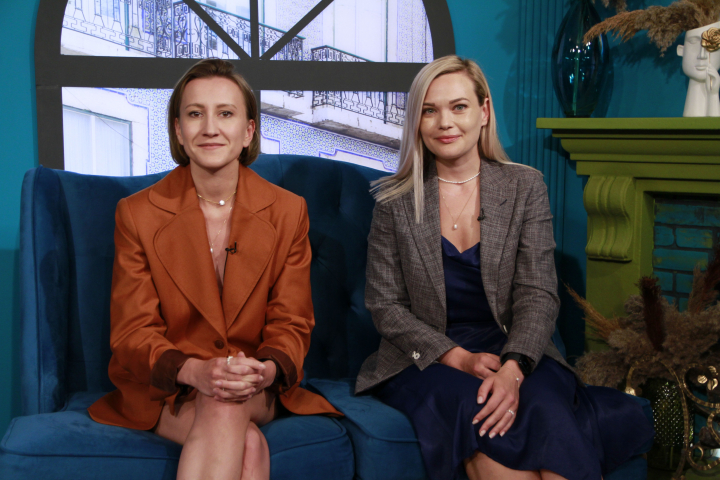 Cum purtam perlele? Sfaturi practice de la Mila Jarcutchii si Victoria Maxim: „Perla este unica care poate fi purtata in dress code-ul business de zi” - VIDEO Cum purtam perlele? Sfaturi practice de la Mila Jarcutchii si Victoria Maxim: „Perla este unica care poate fi purtata in dress code-ul business de zi” - VIDEO