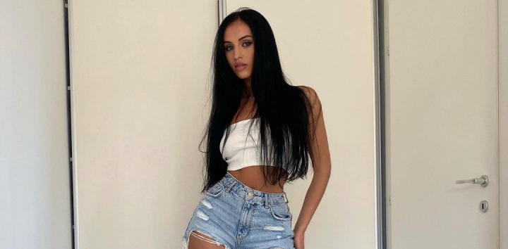 Peste 300 de mii de vizualizari in mai putin de o saptamana! Gabriella Nastas si What's UP sparg toate topurile cu piesa „In Umbra Mea” - VIDEO Peste 300 de mii de vizualizari in mai putin de o saptamana! Gabriella Nastas si What's UP sparg toate topurile cu piesa „In Umbra Mea” - VIDEO