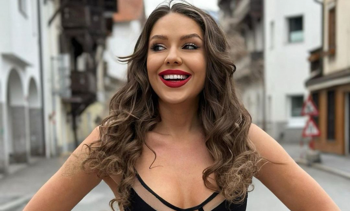 Bloggerita Marina Mandru este insarcinata! Vezi cum a facut marele anunt - VIDEO Bloggerita Marina Mandru este insarcinata! Vezi cum a facut marele anunt - VIDEO