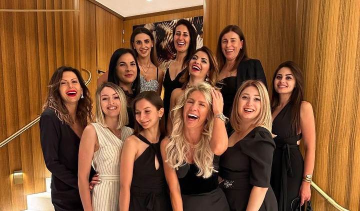 13 moldovence au protestat la Palatul Festivalurilor de Film din Cannes! Afla despre ce este vorba de la Olga Tapordei - FOTO/VIDEO