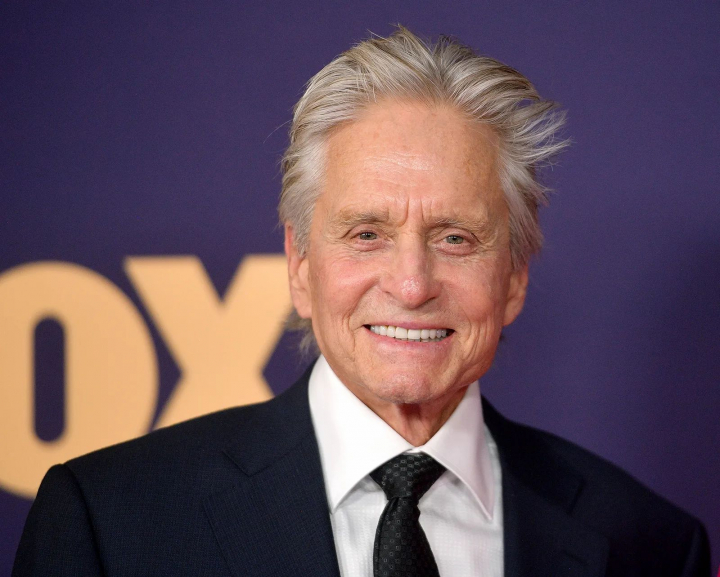 Aparitia lui Michael Douglas a starnit numeroase reactii din partea fanilor. Afla care este motivul - FOTO Aparitia lui Michael Douglas a starnit numeroase reactii din partea fanilor. Afla care este motivul - FOTO