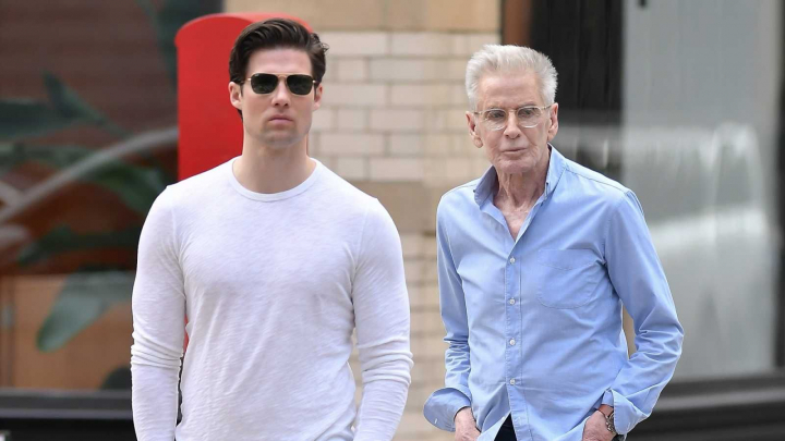 Calvin Klein si partenerul sau, Kevin Baker, aparitie inedita in Los Angeles - FOTO Calvin Klein si partenerul sau, Kevin Baker, aparitie inedita in Los Angeles - FOTO