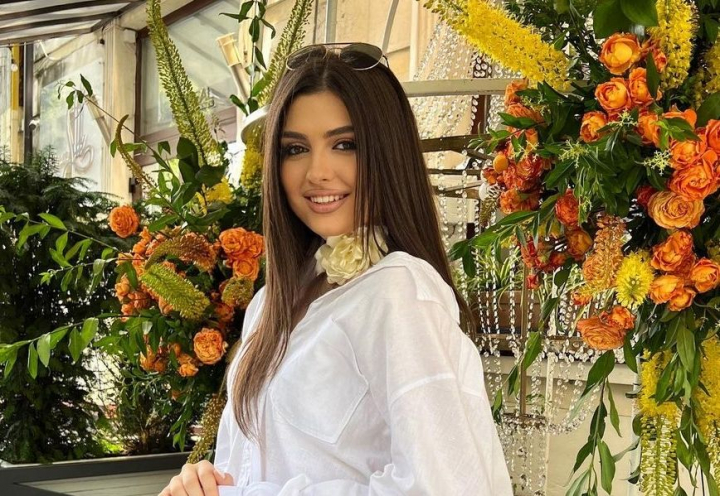 Camelia Ursu, mai nou scrie si versuri: „Pentru ca sunt un om sensibil si de acolo se nasc multe lucruri interesante...” 