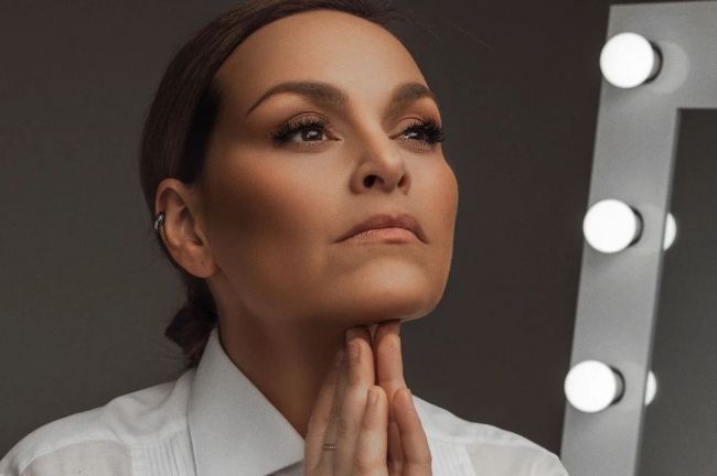 Primele fotografii cu Cristina Scarlat in bratele noului iubit! Interpreta iubeste din nou, dupa divort - VIDEO Primele fotografii cu Cristina Scarlat in bratele noului iubit! Interpreta iubeste din nou, dupa divort - VIDEO