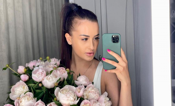 Ionela Covali si sotul ei sarbatoresc nunta de panza! Interpreta a publicat pe retelele de socializare imagini din ziua nuntii lor - FOTO Ionela Covali si sotul ei sarbatoresc nunta de panza! Interpreta a publicat pe retelele de socializare imagini din ziua nuntii lor - FOTO