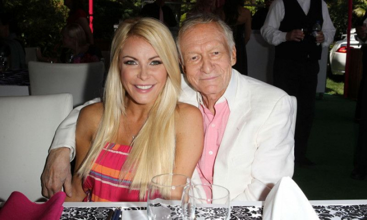 Vaduva lui Hugh Hefner, despre partea intunecata a traiului cu milionarul: „Toata lumea saruta un barbat de 80 de ani”